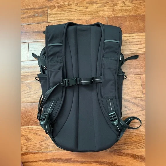 Lululemon Run From Work Backpack Black. - Picture 4 of 12